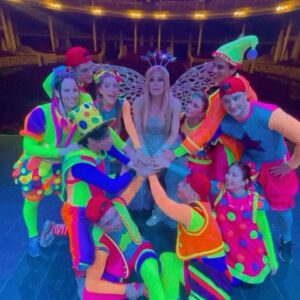 Laura Franco Instagram - VACACIONES DE INVIERNO CON MUCHA ALEGRÍA 🌈 A PURA PANAMMANIA 💞⚡️🎶

Gracias familias por acompañarnos!!! Me hace MUY feliz cantar, bailar y jugar con todos ustedes 🥰💋🎉

A SEGUIR DISFRUTANDO!! 

🎀 Pueden disfrutar de la música de Panam en las siguientes plataformas digitales: 
👉🏽 YouTube: Panam
👉🏽 Spotify: Panam y Circo
👉🏽 TikTok: Panamycirco

Cuchi cuchis 💋💋💋