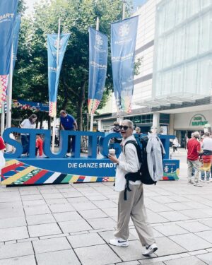 Laura Sánchez Instagram - Mamá nos vamos a ver la selección a Stuttgart? 
Cuando juega? : el viernes
Estamos a martes Naia 
Ya… y?
Nada… vamos a mirar vuelos y si podemos nos damos una vueltecita por Alemania…
Y así surgen los mejores viajes… sin planearlos mucho…con una mochila,  con la mejor compañía, ilusión y ganas de conocer!!!
Tres ciudades en cuatro días… Munich, Stuttgart y Nuremberg… y el corazón lleno de risas…