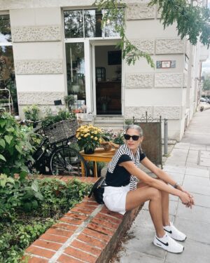 Laura Sánchez Instagram - Mamá nos vamos a ver la selección a Stuttgart? 
Cuando juega? : el viernes
Estamos a martes Naia 
Ya… y?
Nada… vamos a mirar vuelos y si podemos nos damos una vueltecita por Alemania…
Y así surgen los mejores viajes… sin planearlos mucho…con una mochila,  con la mejor compañía, ilusión y ganas de conocer!!!
Tres ciudades en cuatro días… Munich, Stuttgart y Nuremberg… y el corazón lleno de risas…