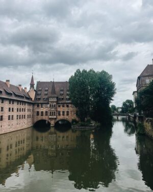 Laura Sánchez Instagram - Mamá nos vamos a ver la selección a Stuttgart? 
Cuando juega? : el viernes
Estamos a martes Naia 
Ya… y?
Nada… vamos a mirar vuelos y si podemos nos damos una vueltecita por Alemania…
Y así surgen los mejores viajes… sin planearlos mucho…con una mochila,  con la mejor compañía, ilusión y ganas de conocer!!!
Tres ciudades en cuatro días… Munich, Stuttgart y Nuremberg… y el corazón lleno de risas…