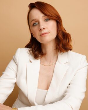 Laura Spencer Instagram - Thank you @huebnerheadshots for the warm welcome back 💛 HMU by @katehollinsheadmakeup and styling by @magenmattox