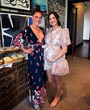 Lauren C. Mayhew Instagram - Congrats to this gorgeous #MamaToBe. 🌸 @kathryndeen, you are going to an amazing mom. Baby #Savanahh is so lucky! 
.
.
@oxfordexchange