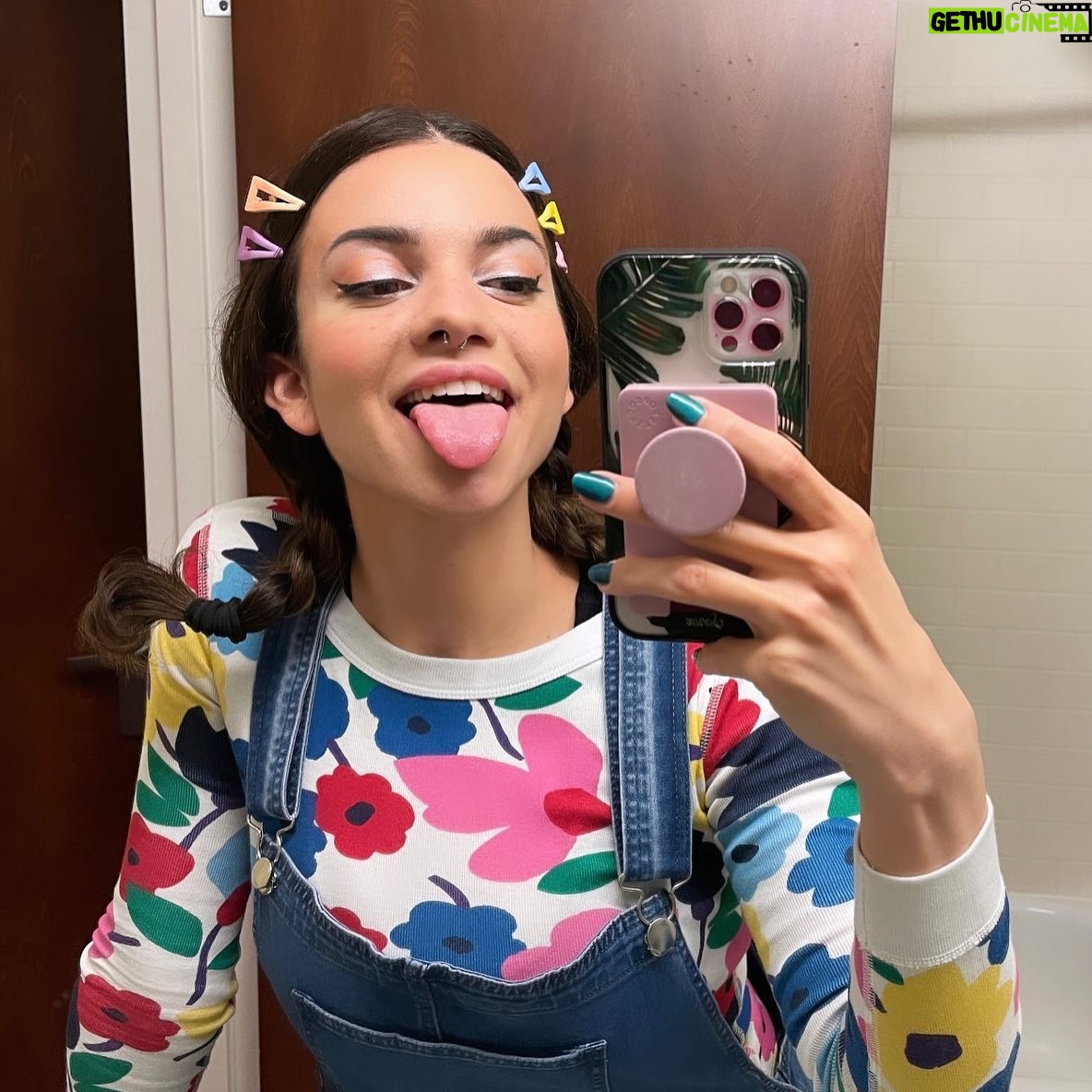 Lauren LaVera - 28.1K Likes - What a crazy, beautiful, exhausting, spooky, fun, busy, amazing month! A con every week is a LOT but having all you lovely people come out to visit me made it truly incredible. Thank you for the chats, gifts, artwork, tattoos, hugs, smiles, and memories.
See you again sooooon š»šššøļøš¦šš®š¤”š”ļøšŖ½