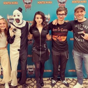 Lauren LaVera Instagram - 🤡🗡️❤️