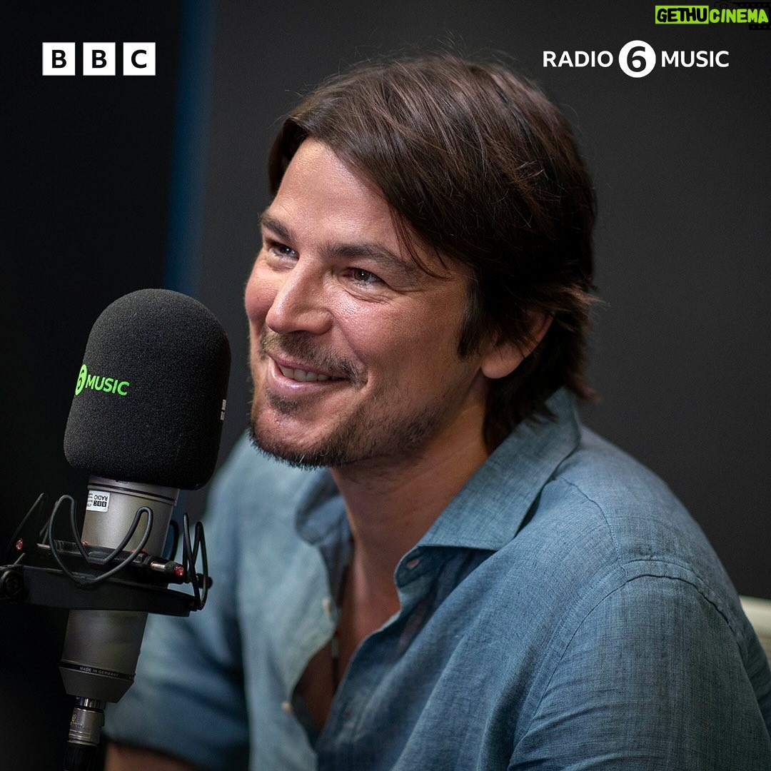 Lauren Laverne - 1.7K Likes - Starting the week right 💚
Lauren was joined by actor Josh Hartnett who stars in M. Night Shyamalan’s new psychological thriller, Trap.
Listen to the full interview on @bbcsounds
#joshhartnett