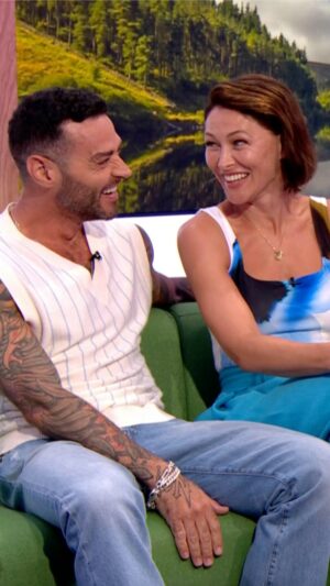 Lauren Laverne Instagram - They’ve been together for 20 years - would @emmawillisofficial and @mattjwillis have hit it off on reality dating show ‘Love Is Blind’? 👀

#TheOneShow #iPlayer