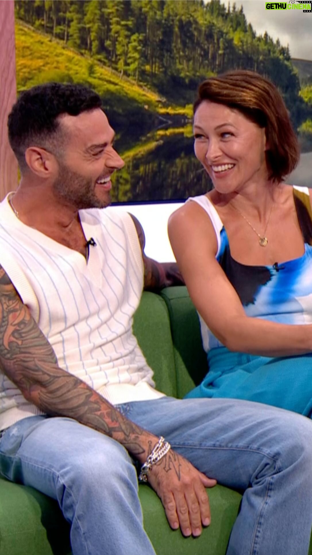 Lauren Laverne - 2.7K Likes - They’ve been together for 20 years - would @emmawillisofficial and @mattjwillis have hit it off on reality dating show ‘Love Is Blind’? 👀
#TheOneShow #iPlayer