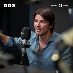Lauren Laverne Instagram - Starting the week right 💚

Lauren was joined by actor Josh Hartnett who stars in M. Night Shyamalan’s new psychological thriller, Trap.

Listen to the full interview on @bbcsounds

#joshhartnett