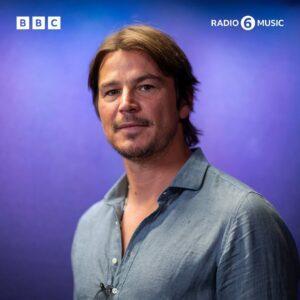 Lauren Laverne Instagram - Starting the week right 💚

Lauren was joined by actor Josh Hartnett who stars in M. Night Shyamalan’s new psychological thriller, Trap.

Listen to the full interview on @bbcsounds

#joshhartnett