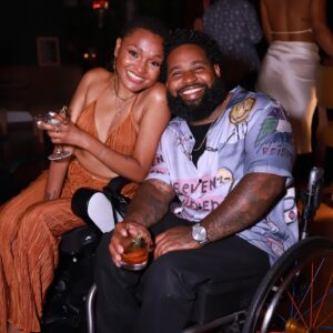 Lauren Spencer Instagram - I call this “moments with my loved ones” I’m so in love with my people I had to share & I STILL couldn’t fit everyone here but these make me smile. ‼️PLEASE caption as many moments as you can in the comments ⬇️ But ESPECIALLY the last slide 🤣. I’ll go first… 

Eric: “Kelly what in the got damn is on your plate?!”

Kelly: “(loudly defending herself) Its sushi salad but I like to add (insert ridiculous flavors that actually are fire together 🤣) OK!”

📸: @zachariah_shoots