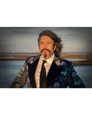 Laurence Llewelyn-Bowen Instagram - @river_cruising and the answer to the eternal question of What to Wear when crossing the Venetian Lagoon is…… THIS x @uniworldcruises @uniworld_louisa