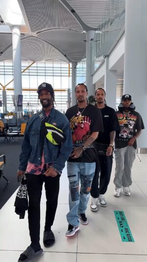 Laurent Bourgeois Instagram - So Good we had to repost here. @lestwinson @lestwinsoff @thejeremystrong @kingofhearts.official @officiallestwins #smooth #oldschool #love #dance #lestwins 
WANT TO SEE MORE VIDEOS LIKE THIS???