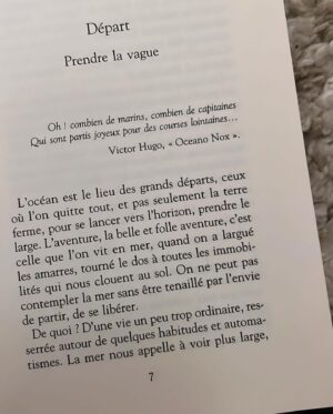 Laury Thilleman Instagram - Partir,
Prendre le large
Choisir l’horizon plutôt que la terre ferme
Préférer, flotter, glisser, que de piétiner 
Côtoyer l’immensité, l’illimité, 
L’indomptable 

Capturée par @vincent.frl 📷