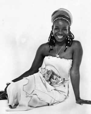 Lauryn Hill Instagram - Happy Belated Birthday to the BELOVED and BEAUTIFUL Mama / Grandma / Queen Rita Marley! We are grateful for YOU and for the garden of love and consciousness that you helped to nurture and cultivate. May God keep you in HIS grace in this season and always! We Love You!! ♥️🌹💗💕🌿💐🪻🌴🥭🪷🌷🌾🌻🌺🌹✨✨✨🎂🎶🎉