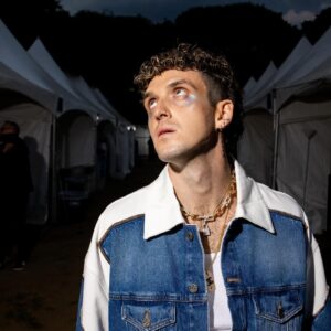 Lauv Instagram - SEOUL WAS SO LIT TONIGHT CAUSE I GOT TO HUG U AND WE GOT TO HAVE SOME DEEP-ASS MOMENTS AND, HONESTLY, I JUST WANNA SAY YOU GUYS LITERALLY SAVE ME FROM MYSELF LITERALLY EVERY SHOW SO FOR THAT I LOVE YOU 4EVRRRRR