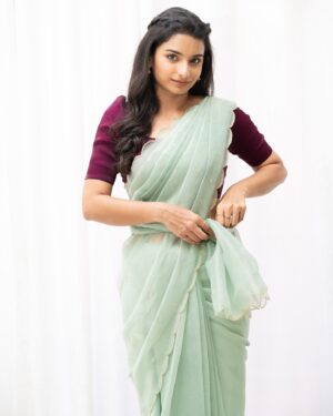Lavanyaa Instagram - Grace personified 💐

Outfit @sambhaviboutique 
Hair @mahi_makeover_chennai 
Photography @kanyamedia 

#saree #sareelove #fashion #grace #love #insta #instagood #instagram #photoshoot #post #trending #post