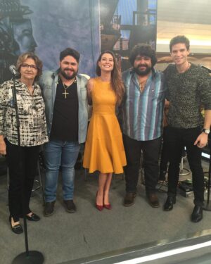Lavínia Vlasak Instagram - #Tbt com queridos @cesarmenoti_e_fabiano no antigo programa da @fatimabernardes .

Amei relembrar 🥰