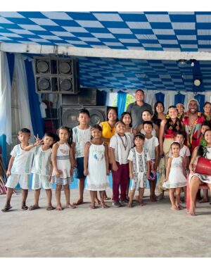 Lázaro Ramos Instagram - Queria começar a semana compartilhando com vocês imagens de uma viagem transformadora. Eu já li muito sobre o Rio Negro e Amazonas, mas há uma semana tive a oportunidade de ver muito de perto. Foram muitos aprendizados ligados ao respeito ao meio ambiente e a nossa própria cultura e foi muito importante fazer essa viagem com meus filhos. 

Muito obrigado a todos que fizeram essa viagem tão profunda ser possível. Logo logo vou compartilhar um vídeo falando um pouco mais pra vocês sobre esses aprendizados. Por enquanto, fiquem com esses momentos e que vocês tenham uma semana plena e repleta de aprendizados e beleza. ❤️

📸: @daniel_g_govino