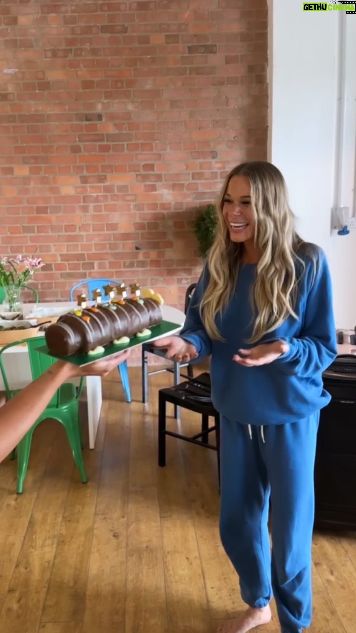 LeAnn Rimes - 8.1K Likes - the best british birthday send off from colin and the crew 🐛
rimes rates him a solid six, even though he was a lil too sweet for me LOL!
#rimesrates #earlybirthday #birthdayweek #42
