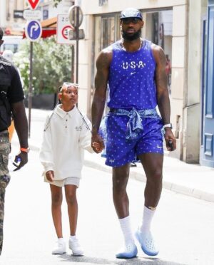 LeBron James Instagram - Promise I got you for LIFE my Princess👸🏾!! 🤎🤎🤎✨✨✨
