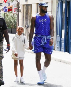 LeBron James Instagram - Promise I got you for LIFE my Princess👸🏾!! 🤎🤎🤎✨✨✨