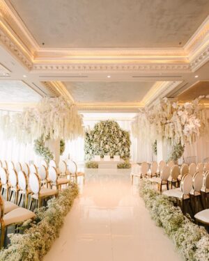 LeToya Luckett Instagram - ✨ANSWERED PRAYER✨

Decor || @floraeventi 
Cake || @whomadethecakehouston 
Ballerina || Kamryn (en pointe studios)
Venue || @letesserae 
Wedding planner || @harperevents 
Video || @sterlingpics 
Photographer || @haileygolich 

#Just2BColes2U
Grateful ✨
@taleo47