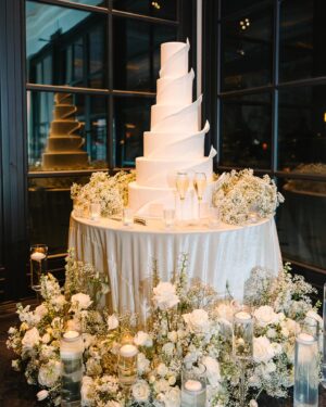 LeToya Luckett Instagram - ✨ANSWERED PRAYER✨

Decor || @floraeventi 
Cake || @whomadethecakehouston 
Ballerina || Kamryn (en pointe studios)
Venue || @letesserae 
Wedding planner || @harperevents 
Video || @sterlingpics 
Photographer || @haileygolich 

#Just2BColes2U
Grateful ✨
@taleo47