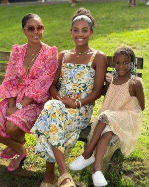 LeToya Luckett Instagram - ✨The Vinyard✨

A few of my favorite pics from Martha’s Vineyard! I got to spend some time much needed time with some of my favorite people. This was by far one of the best family trips to date! 
Highlights :

•The Coles 1st family trip 😆
•Celebrated the premiere of “THE MEMO” produced by my sis @valeisha (so proud 🙏🏾)
•My girl @exquisitemo hosted a fun and uplifting @balmain brunch (We had a time!! 💃🏽)
•The kids had a blast!