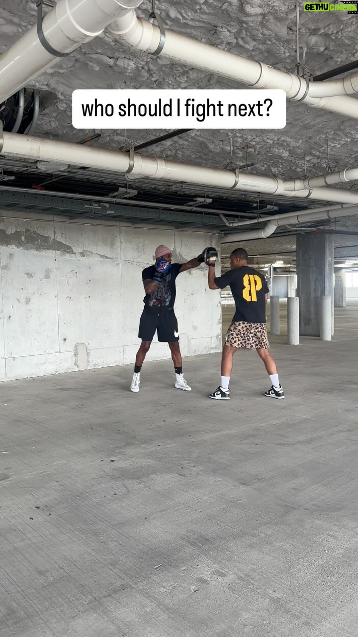 Le'Veon Bell - 3 Likes - after I win the @misfitsboxing tournament, who should I fight next?