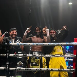 Le'Veon Bell Instagram - man what a night and BIG WIN ‼️🖤💛🐝🚀

thanks to everyone who came out, watched, supported, doubted, etc. I love you all! and thank you @misfitsboxing & @daznboxing for the platform to showcase my boxing abilities 🙏🏾 now on to the next one