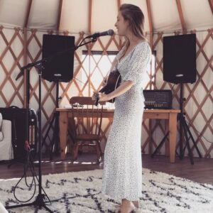 Leah Jenner Instagram - Tiny backup singer 💛