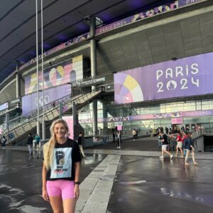 Actress Leah McCourt HD Instagram Photos and Wallpapers August 2024