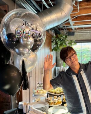 Lee Byung-hun Instagram - Thank you for celebrating my birthday.
#microsoftlounge