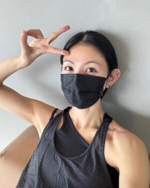 Lee Chien-Na Instagram - 快一年了
終於踏進健身房
整個孕期不適一直臥床
接著剖腹生產
然後肌腱炎 也就是媽媽手
這四個月幾乎是奶瓶兒子不離身
而不是手機

正式跟母奶告別
很難過的哭了
不是因為辛苦
是不能再給予寶寶更多
這時候大家會不斷的跟你說
不要有壓力 不要自責 
當下真的會陷在憂鬱裡
還好每天看到寶寶都有不同的變化和成長
實在太可愛 
多辛苦 都覺得值得了

所以要讓自己開開心心
好好運動 
讓自己維持最美麗的樣子
也帶給身邊的人滿滿的正能量

#父親節偷偷發一下媽媽文😂