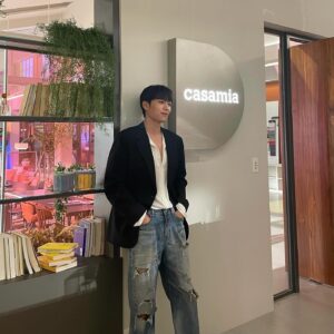 Lee Gi-taek Instagram - #나의해피엔드 #윤테오

새해 복 많이 받으세요 ~ 🧧🙇‍♂️