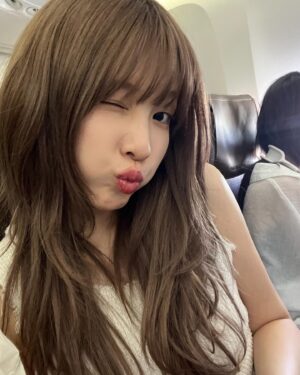 Lee Hae-in Instagram - 비가 주룩주룩 오긴 했지만
뉴 캐리어와 재밌었다 하와이😗

@starksein_official 
@gogotravel_official