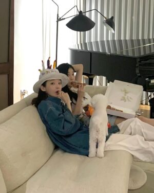 Lee Hae-ri Instagram - 아 신나는 생파.재미난 생파.
그것ㅅ슨.바ㅏ로.우리 막냉이 생파❤️