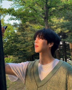 Lee Hyun-woo Instagram - ☀️🌱