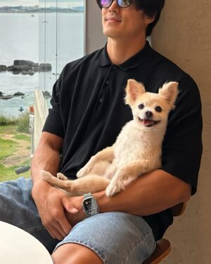Lee Jae-yoon Instagram - 결국 사람이 되어버린 개랑 🐕
Human-like face dog 🍠

#17years and counting.
Days with #family
