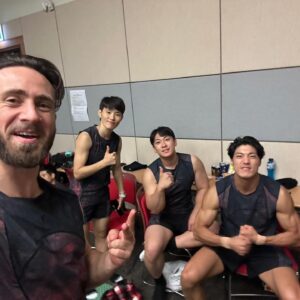 Lee Jae-yoon Instagram - ⚠️

(Spoilers for those havent watched yet!!!)
(스포주의)

몸담았던 작품이 끝나면 늘 그렇듯
이번에도 헤어나오기 어렵네요.

부족함을 알기에.
나는 ‘운동 선수’라 최면을 걸고
임해야만, 거대한 무대에서 
압박을 이겨내며, 평생을 몸바쳐
해온 분들 사이에서 조금이라도
잘해낼수 있을거 같았습니다.

그날들의 공기는 말로는 표현하기 어렵네요.
모두가 각자 사연이 있기에
간절했고, 잘하고 싶었고, 살아남고 싶었죠.
방심을 하거나 최선을 다하지 않을수 없었고, 
진실되게 온힘을 쏟아야만 했습니다.

함께 해준 팀원들.
성빈,민경,Justin,현정이.
그들의 노력이 모두 화면에 담기지 못해 아쉽고
한명한명 얼마나 큰 열정으로 임했는지 알기에
본편으로 확인 할때 뭉클하더군요.
현장에는 더많는 땀과 눈물이 있었습니다.
너무 고맙다.

현장에서 그리고 밖에서
고생하신 제작진분들
그리고 99인. 모두 도전 하는 모습이
멋졌습니다. 많이 배우고 느끼고 갑니다.
Respect.
각자 본업으로 돌아가 하시는 일,
응원합니다.

TEAM!
일상으로 돌아가서도.
어디에서 무얼하던. 
최선을 다하자!
(사진속에 성빈이 없어서 아쉽다🥲)

Age aint shit. Keep grinding.
Stay motivated.
———

Finale.
Still can’t get over it.

I needed the mindset of an
‘Athlete’ to survive in this crowd of
Talents, that dedicated their whole
Life in their craft. I needed that Boost.

It is almost impossible to
Describe the atmosphere, the 
intensity and rollercoaster of emotions.
Everyone had their own stories,
Wanted to win, survive and desperate.
It was a given mission to be truthfully dedicated, and to give it all we got.

My Teammates
Sungbin, MinKyung, Justin and HyunJung
Thank you.
It is unfortunate that the cameras werent able to capture it all. Blood Sweat and Tears.
They were the best.

Thank you, to every involved.
Respect to the rest of the competitors.
Learned a lot from you guys.

 Everyone sending me DMs.
Tagging me on their Stories.
All the Like, follow and comments.
I truly appreciated.

Thank you all.
Age aint shit. Keep grinding.
Stay motivated.

#physical100 
#netflix
