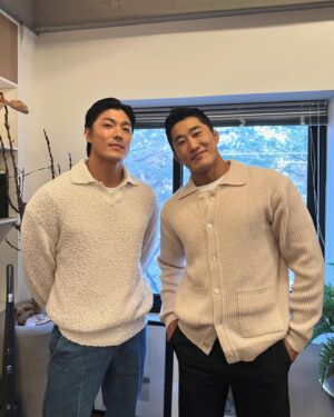 Lee Jae-yoon Instagram - Who’s watching the Finale?

오랜 인연이자 멘토, 롤모델 동현이형과
함께 할수있어, 너무 행복했습니다.
쫄깃한 승부 만들어준 #teamdonghyun 멤버들
수고하셨습니다. 감사합니다.

It was an honor to be a part of the show,
along with my long time friend, mentor and
a role model, UFC Legend 
Dong Hyun “Stungun” Kim.
Thank you, members of ‘Team Stungun’
for the great battle.

#Finale

#physical100 on #netflix
