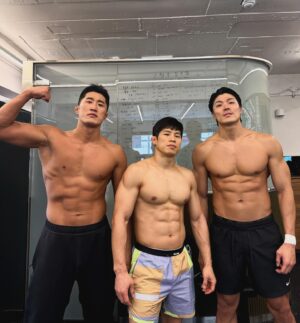 Lee Jae-yoon Instagram - 형들, 역시는 역시다.
지옥을 맛봤다.🫠
Age ain’t Shit.

-
-
-

Captains Sunday Workout🕺🏻

4 Rounds of:
Res. Band Pull/Hold x30
BB Shoulder press x15
DB Lat.Raise x 20
DB Press x 20
DB Bicep Curl x 15

TEAM OF 2 (Time Battle)
5 Rounds of:
15 Cal Assault Bike & 15 Burpees over the Bar

#teamjaeyoonlee
#teamdonghyunkim
#teamjihyunjung
#koreantyson #physical100 #피지컬100
