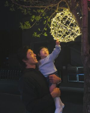 Lee Jae-yoon Instagram - Good Night 🌕

#nephew #family