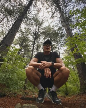 Lee Jae-yoon Instagram - 촬영 스케쥴과 겹쳐버린 올림픽데이 마라톤🥲
한을 풀기 위해 끝나구 Run.

Running outdoors, in the nature is
the best feeling🌞

#itooksefies
#noteasy