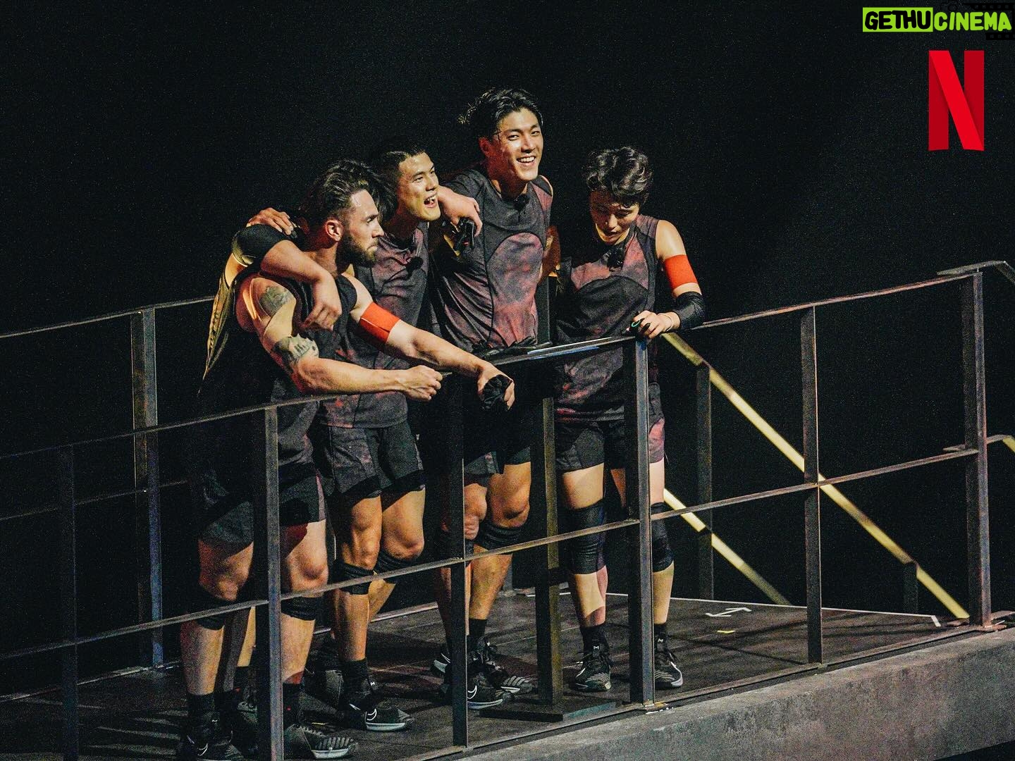 Lee Jae-yoon - 30.2K Likes - Months of dedication.
Ups & Downs, Broken Torso.
But the show goes on.
(Watch out for the last Pic.
Spoiler Alert⚠️)
#physical100
#physical100season2
#피지컬100
#피지컬100시즌2
#Nike #Netflix