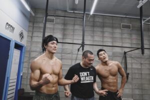 Lee Jae-yoon Instagram - My Coach HW @cfgn_ej 

5 rounds of:
500m Row
30 Box Jump
30 Wall Ball Shots
&
155lbs Back Squats 15-15-15-20-20

More cardio and endurance workouts now.
Lost a few Kilos, compared to Physical 100.
Oh yeah. too many topless photos on my feed.
I better cover up🫢