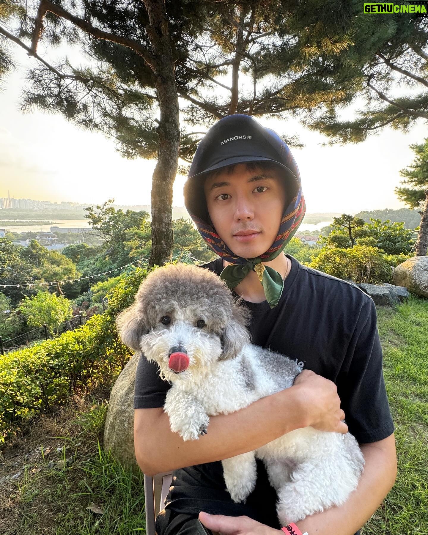 Lee Ji-hoon - 7.8K Likes - 🕴🏻🐶