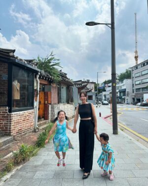 Lee Ji-hye Instagram - 오늘 하루

아침부터 교회갔다가
밥먹으러 삼청동
차마시러 논현동
결혼식까지

바쁘다바빠 현대사회!!!!

그래도 뿌듯한 우리 돌싱글즈의 열매쓰
축하해요 지미&희진 쀼😍
드복이까지!!!!!

짬짬히 사진찍어준 우리남편이도 쌩유
영상보내준 우리 혜영언니도 쌩유