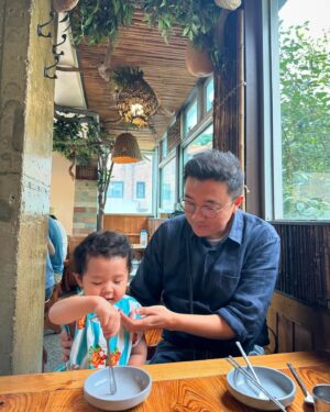 Lee Ji-hye Instagram - 오늘 하루

아침부터 교회갔다가
밥먹으러 삼청동
차마시러 논현동
결혼식까지

바쁘다바빠 현대사회!!!!

그래도 뿌듯한 우리 돌싱글즈의 열매쓰
축하해요 지미&희진 쀼😍
드복이까지!!!!!

짬짬히 사진찍어준 우리남편이도 쌩유
영상보내준 우리 혜영언니도 쌩유