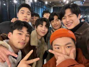 Lee Joo-Ahn Instagram - 오늘은 또 왜 뭉쳤을까~~~ 
궁금하면 10시 30분 여신강림

#tvndrama #truebeauty #여신강림 #초롱팸